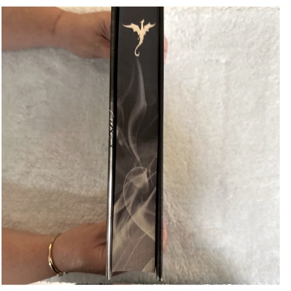 Onyx Storm Target Exclusive Edition by Rebecca Yarros - Picture 2 of 8